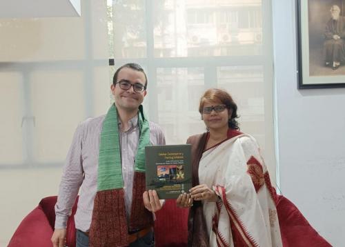 Reunión del Prof. Roberto Morales con la Sra. Minakashi Mishra, Directora de Zona del ICCR de Calcuta