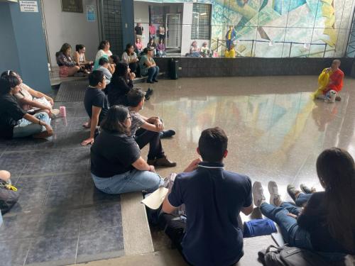 Actividad “Diálogos entre Literatura y Escena. Reescrituras contemporáneas: el sujeto rural como sujeto subalterno en Ejecución de una gallina chiricana”, con el bailarín y coreógrafo Bryan Chavarría Campos, Premio Nacional de Danza Mireya Barboza 2024.