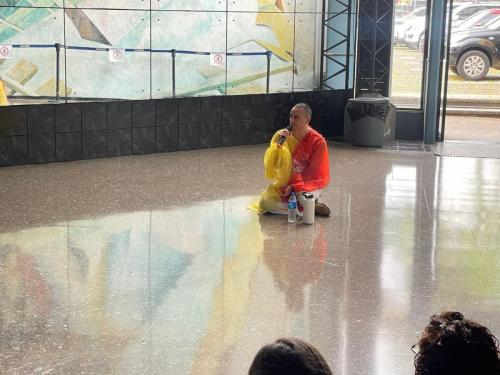 Actividad “Diálogos entre Literatura y Escena. Reescrituras contemporáneas: el sujeto rural como sujeto subalterno en Ejecución de una gallina chiricana”, con el bailarín y coreógrafo Bryan Chavarría Campos, Premio Nacional de Danza Mireya Barboza 2024.