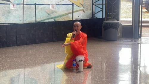 Actividad “Diálogos entre Literatura y Escena. Reescrituras contemporáneas: el sujeto rural como sujeto subalterno en Ejecución de una gallina chiricana”, con el bailarín y coreógrafo Bryan Chavarría Campos, Premio Nacional de Danza Mireya Barboza 2024.