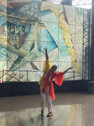 Actividad “Diálogos entre Literatura y Escena. Reescrituras contemporáneas: el sujeto rural como sujeto subalterno en Ejecución de una gallina chiricana”, con el bailarín y coreógrafo Bryan Chavarría Campos, Premio Nacional de Danza Mireya Barboza 2024.