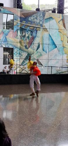 Actividad “Diálogos entre Literatura y Escena. Reescrituras contemporáneas: el sujeto rural como sujeto subalterno en Ejecución de una gallina chiricana”, con el bailarín y coreógrafo Bryan Chavarría Campos, Premio Nacional de Danza Mireya Barboza 2024.